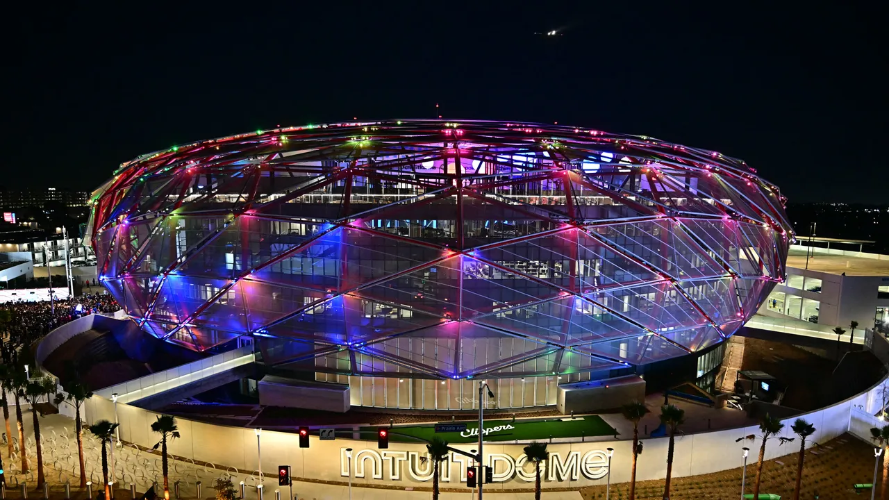 Lo smart stadium sta cambiando lo sport: AI, realtร aumentata e tifosi al centro dellโesperienza