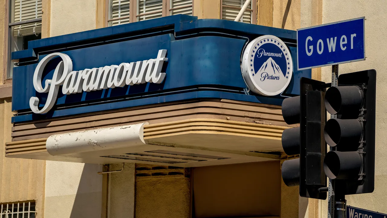 Paramount Skydance non molla e dopo l’ennesimo rifiuto fa causa a Warner Bros. Discovery