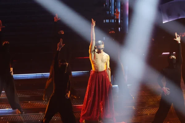 Tutti i duetti e le cover che ascolteremo sul palco dell’Ariston nella quarta serata di Sanremo 2026