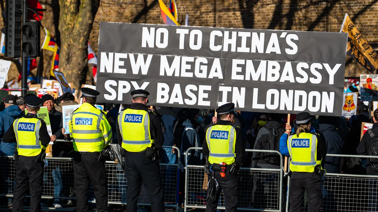 Le reazioni al caso della mega ambasciata cinese a Londra, mentre il premier Keir Starmer va in Cina