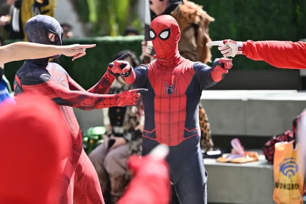 Se la realtà è già assurda, ha ancora senso ridere? Oggi è il primo sciopero nazionale dei meme