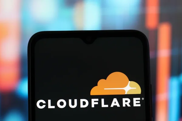 Agcom multa Cloudflare perché non rispetta le regole del Piracy Shield