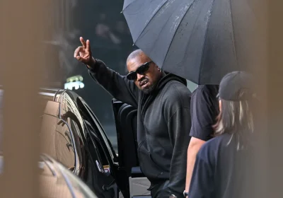 Kanye West ha comprato un’intera pagina del Wall Street Journal per scusarsi dei suoi comportamenti antisemiti
