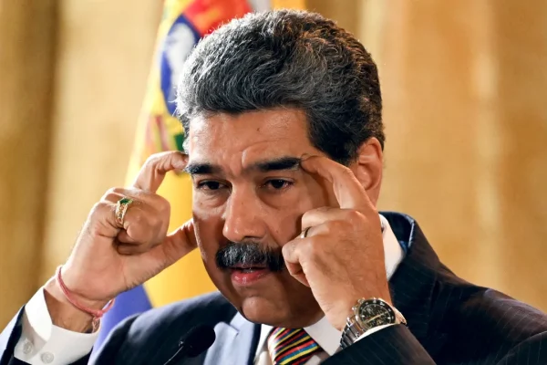 In Perù c’è una televisione che parla di politica internazionale usando i tarocchi (e su Maduro ci ha azzeccato)