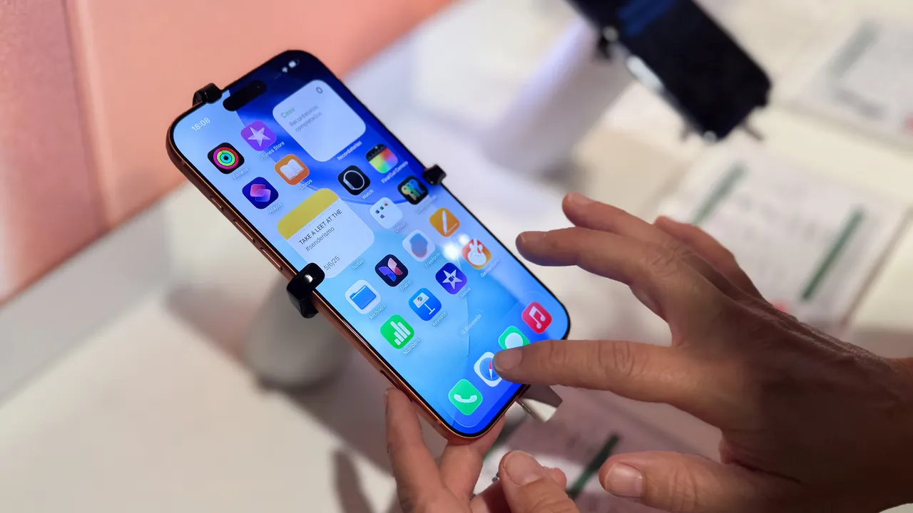 iOS 27, cosa aspettarsi dal nuovo aggiornamento tra Apple Intelligence, Liquid Design e iPhone Fold