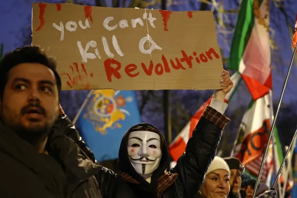 Blackout di internet e proteste in Iran: come e perché il regime spegne la rete per reprimere il dissenso