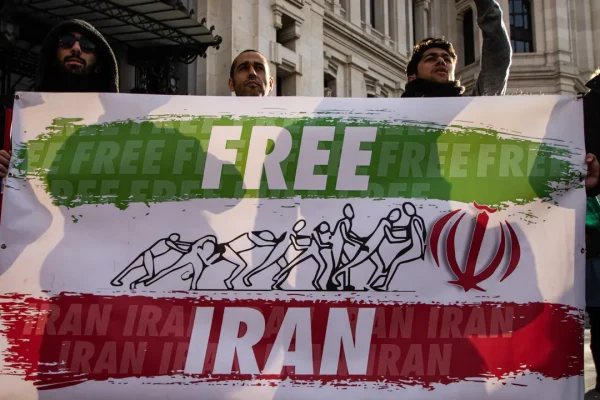Proteste in Iran, le vittime sarebbero centinaia e Trump valuta un altro intervento militare dopo quello in Venezuela