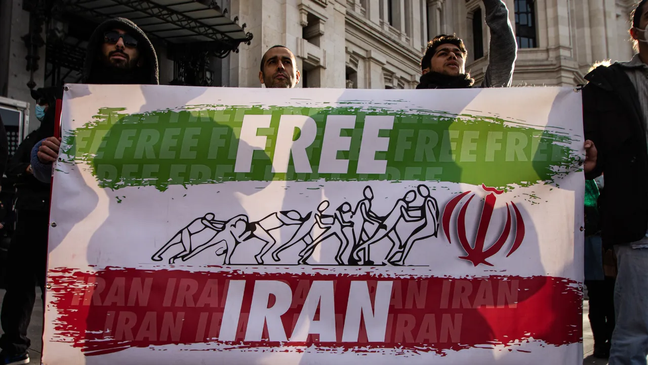 Proteste in Iran, le vittime sarebbero centinaia e Trump valuta un altro intervento militare dopo quello in Venezuela