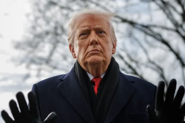 Tra una Groenlandia e un dazio, Donald Trump compra un milione di dollari in obbligazioni in Netflix e Warner Bros. Discovery