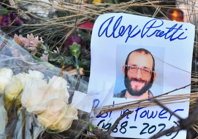 Alex Pretti, il governo americano sta cercando di infangarlo per giustificare l’omicidio degli agenti anti-immigrazione a Minneapolis