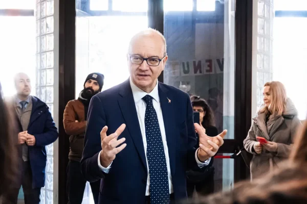 Perché il metal detector nelle scuole è una soluzione semplicistica a un problema ben più complesso