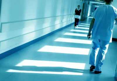 Un ospedale britannico usa campioni di 100 anni fa per capire perché il cancro al colon aumenta tra i giovani