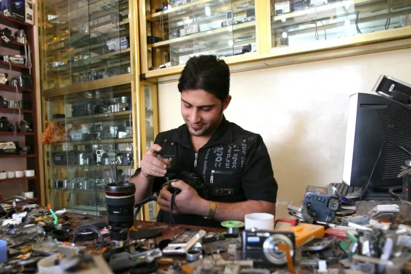 Fotocamere analogiche, chi le ripara? Sempre più tecnici sono prossimi alla pensione