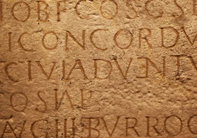 Antiche tavolette romane gettate in un pozzo per rimanere segrete sono state finalmente decifrate