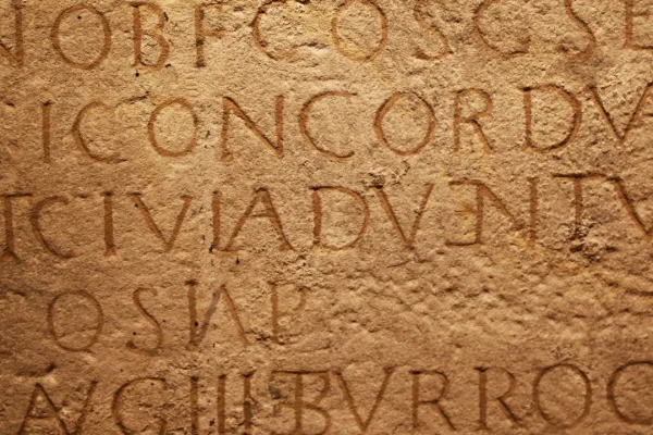 Antiche tavolette romane gettate in un pozzo per rimanere segrete sono state finalmente decifrate