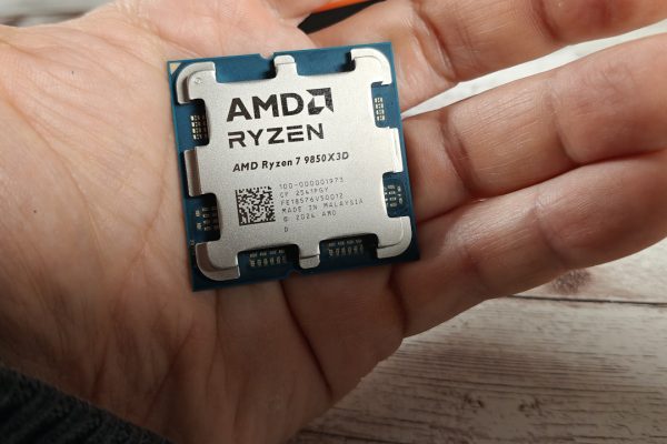 AMD Ryzen 7 9850X3D: Zen 5, 3D V-Cache e frequenze al top per il gaming