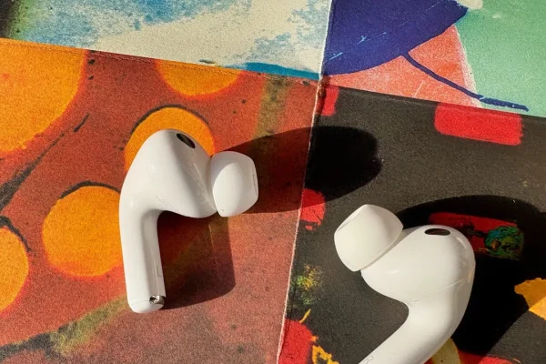 AirPods Pro con videocamera in arrivo entro l’anno, ecco come funzioneranno