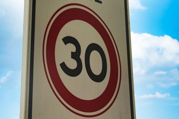Anche a Roma arriva la Zona 30: limite di 30 km/h in tutta la ZTL, autovelox di controllo