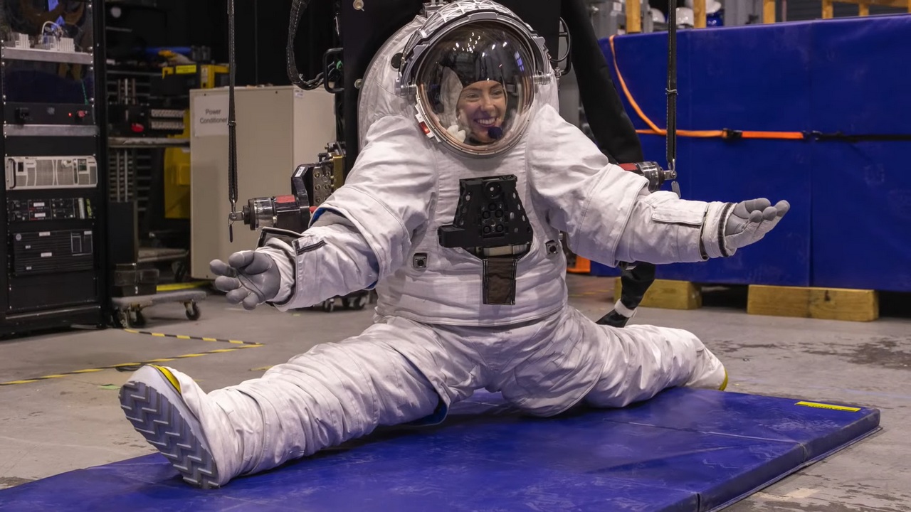Axiom Space ha mostrato un nuovo video delle tute spaziali AxEMU per le missioni Artemis