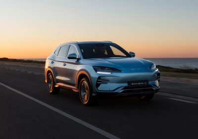 BYD alza l'asticella fuori dalla Cina: nel 2026 obiettivo 1,3 milioni di vendite all'estero