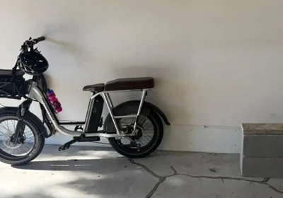 Batteria e-bike a rischio incendio? L'ingenua soluzione di un utente (e i rimedi reali in vendita)