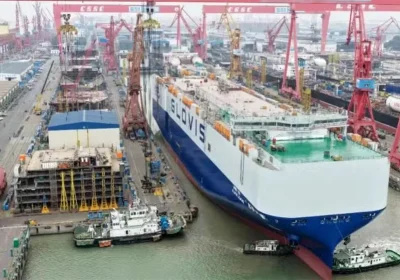 Cina, salpata la nave da trasporto più grande del mondo: 10.800 auto in 14 piani