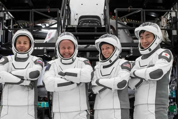Emergenza medica sulla Stazione spaziale internazionale, la missione Crew 11 torna a terra (e non era mai successo prima)