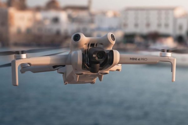 DJI Mini 4 Pro Fly More Combo a 859€ su Amazon: il mini drone più completo ora conviene davvero