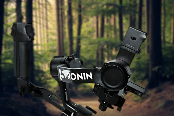 DJI RS 5: stabilizzazione e tracking intelligente per ogni videomaker