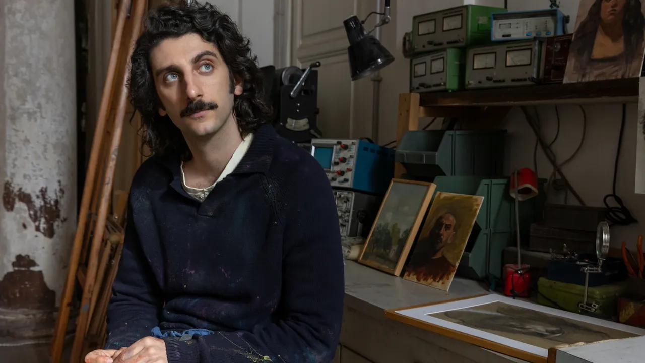 Chi è stato davvero Antonio ‘Tony’ Chichiarelli, l’artista criminale raccontato nel film Il falsario su Netflix