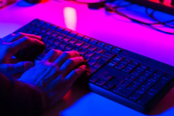 Digos sotto attacco, cybercriminali cinesi rubano i dati di 5000 agenti