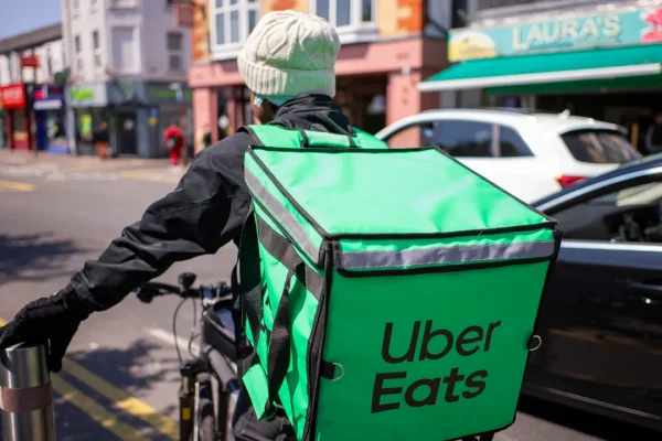 “Ho fatto il rider in Messico e ho capito come sarà il futuro del lavoro”, parla l’autore di A Sud della piattaforma