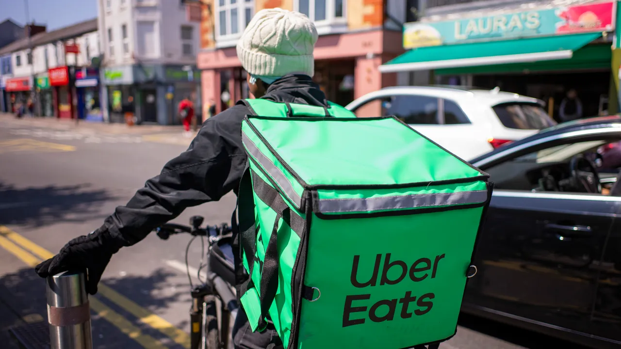 “Ho fatto il rider in Messico e ho capito come sarà il futuro del lavoro”, parla l’autore di A Sud della piattaforma