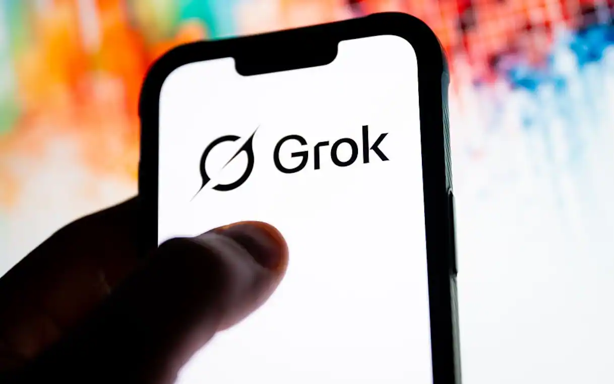 Grok impedirà agli utenti di creare deepfake di nudi con l’intelligenza artificiale