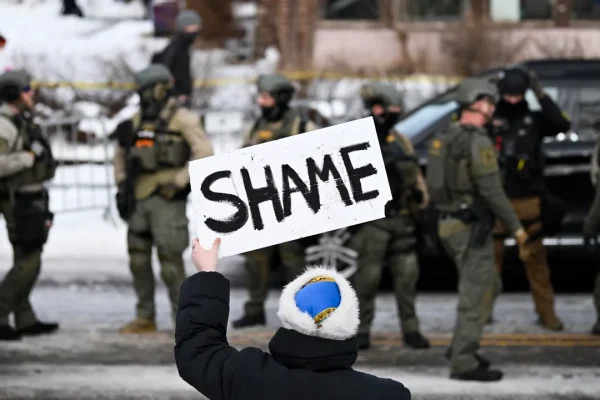 Renee Good, sulla donna uccisa a sangue freddo dall’Ice a Minneapolis Trump e i suoi stanno distorcendo la realtà