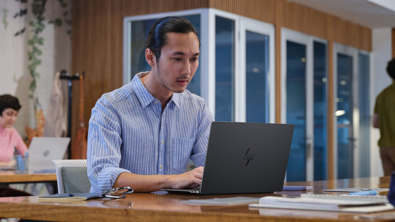 Le novità HP al CES 2026 tra AI PC, gaming e servizi per il lavoro ibrido