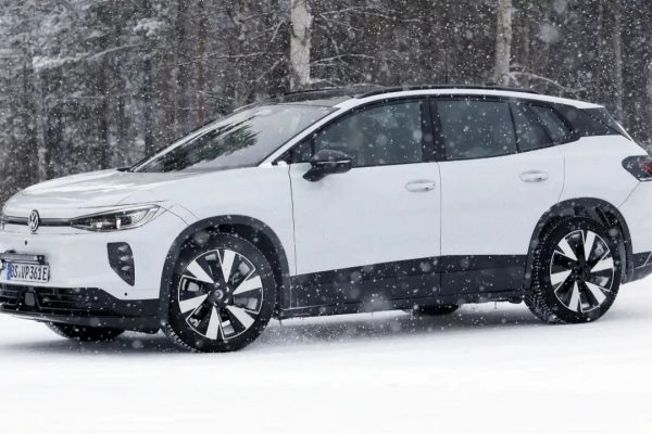 Il facelift di Volkswagen ID.4 sembra un'auto tutta nuova: ecco le foto spia