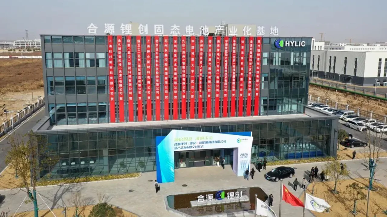 In Cina parte la prima linea per batterie allo stato liquido-solido, ma cosa sono?