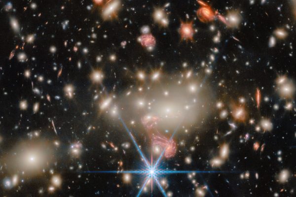 L'immagine del mese del telescopio spaziale James Webb è dedicata all'ammasso di galassie MACS J1149