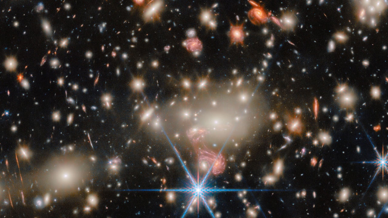 L'immagine del mese del telescopio spaziale James Webb è dedicata all'ammasso di galassie MACS J1149