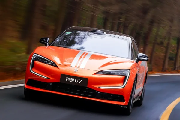 Le batterie LFP sono piccole e pesanti? La Yangwang U7 monta 150 kWh con autonomia record