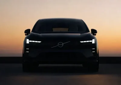Lo strapotere cinese è evidente con Volvo EX60: megacasting, super ricarica e 640 km di autonomia