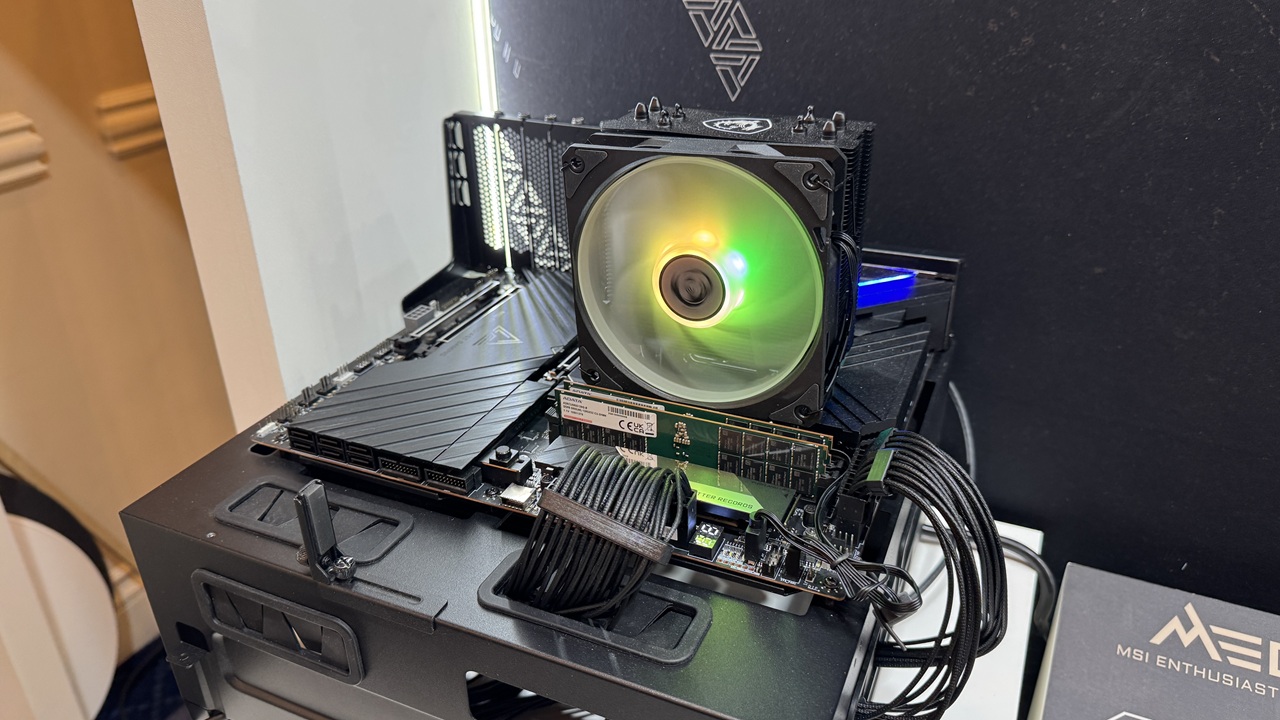 MSI mostra la scheda madre consumer con supporto alle memorie CUDIMM di ADATA