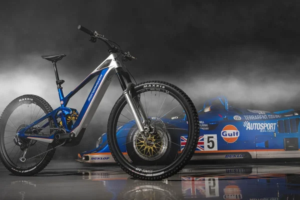Mondraker Crafty Unlimited Gulf Edition, una e-bike semplicemente bellissima