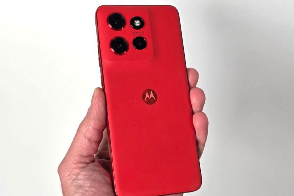 Motorola edge 60 neo sorprende: compatto, costa il giusto e la batteria dura tantissimo