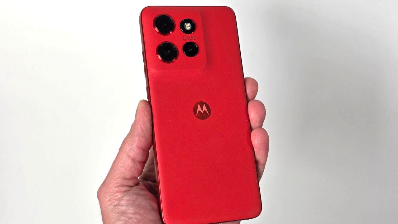 Motorola edge 60 neo sorprende: compatto, costa il giusto e la batteria dura tantissimo