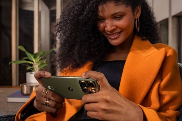 Motorola edge 70 appena uscito e già in offerta: display 120Hz, selfie 50MP e prezzo tagliato a 580€