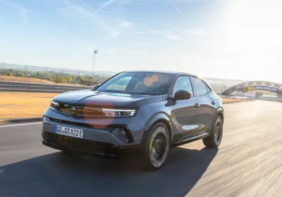 Opel Mokka GSE, l’elettrica che porta il rally in città