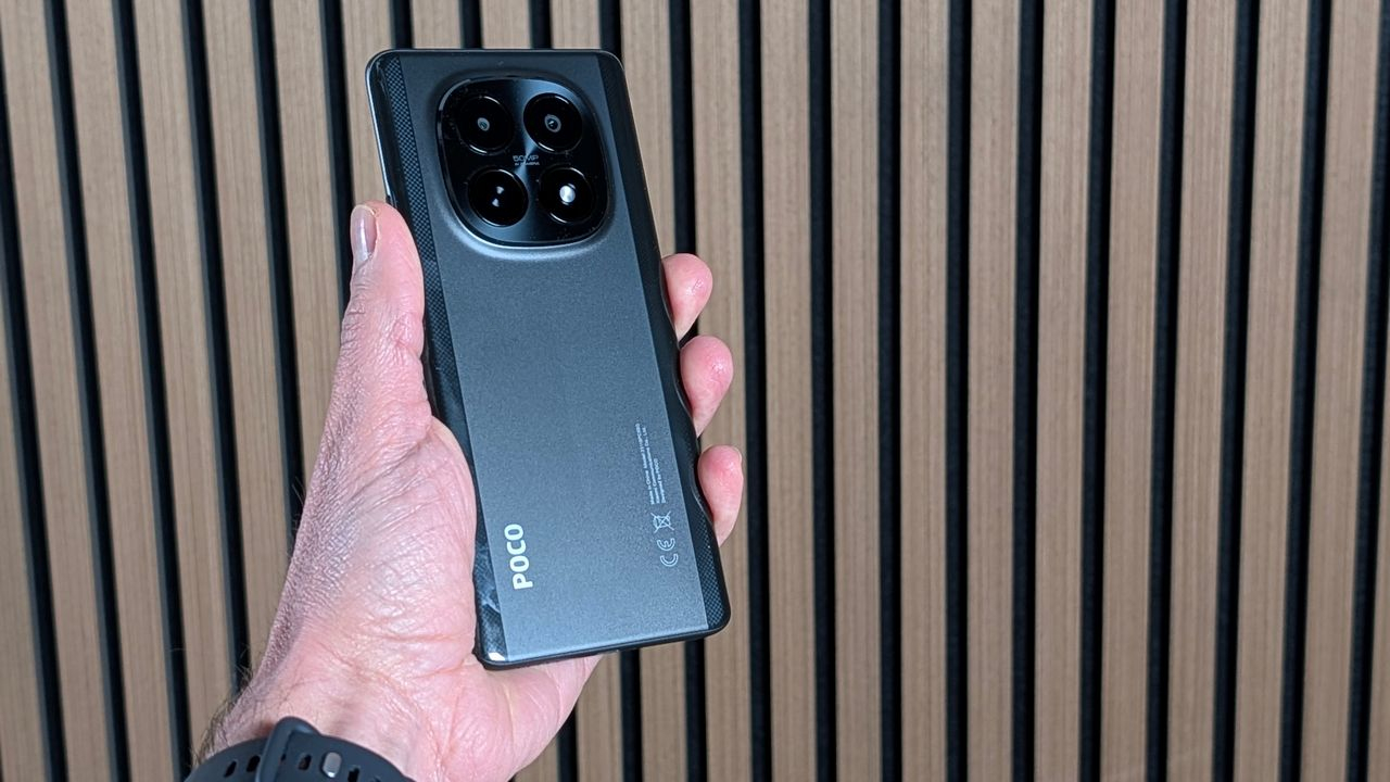 POCO M8: display AMOLED luminoso, batteria Si/C e design sottile a meno di 250 euro