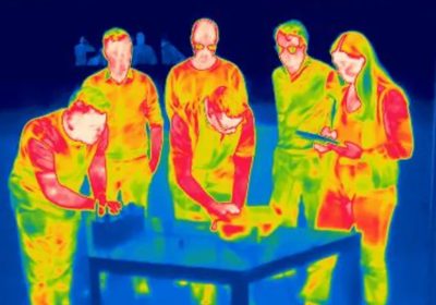 Pannelli solari al contrario? Non proprio, ma questa tecnologia produce energia di notte